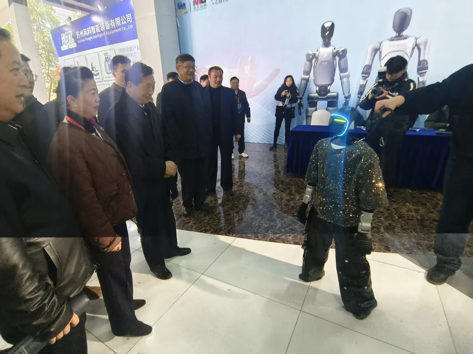 活动现场交流