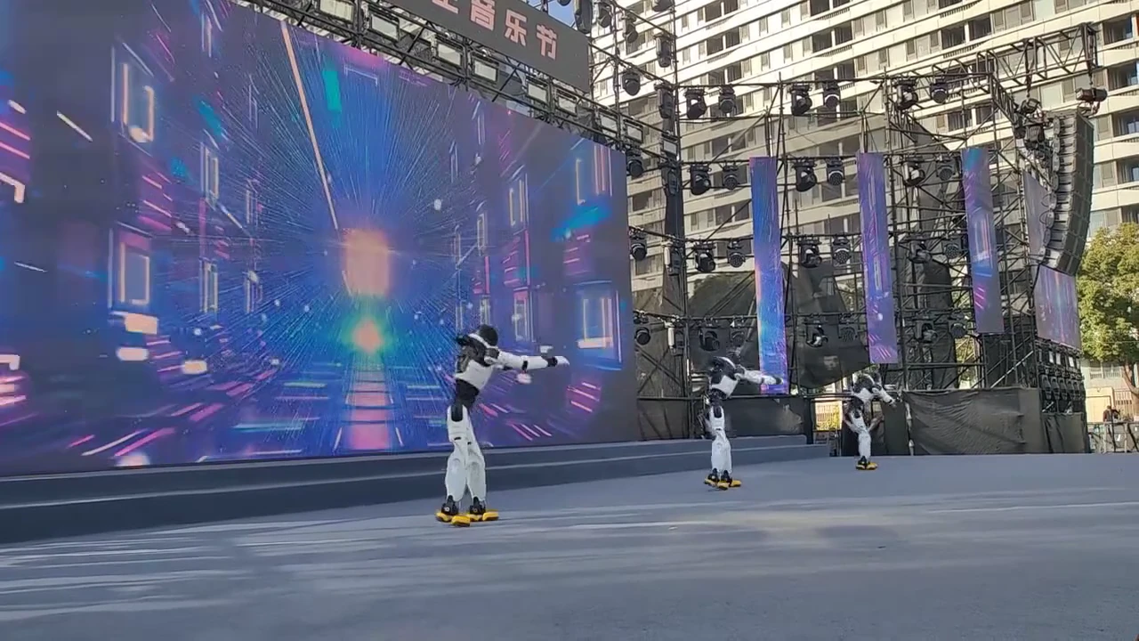 多机器人舞台表演
