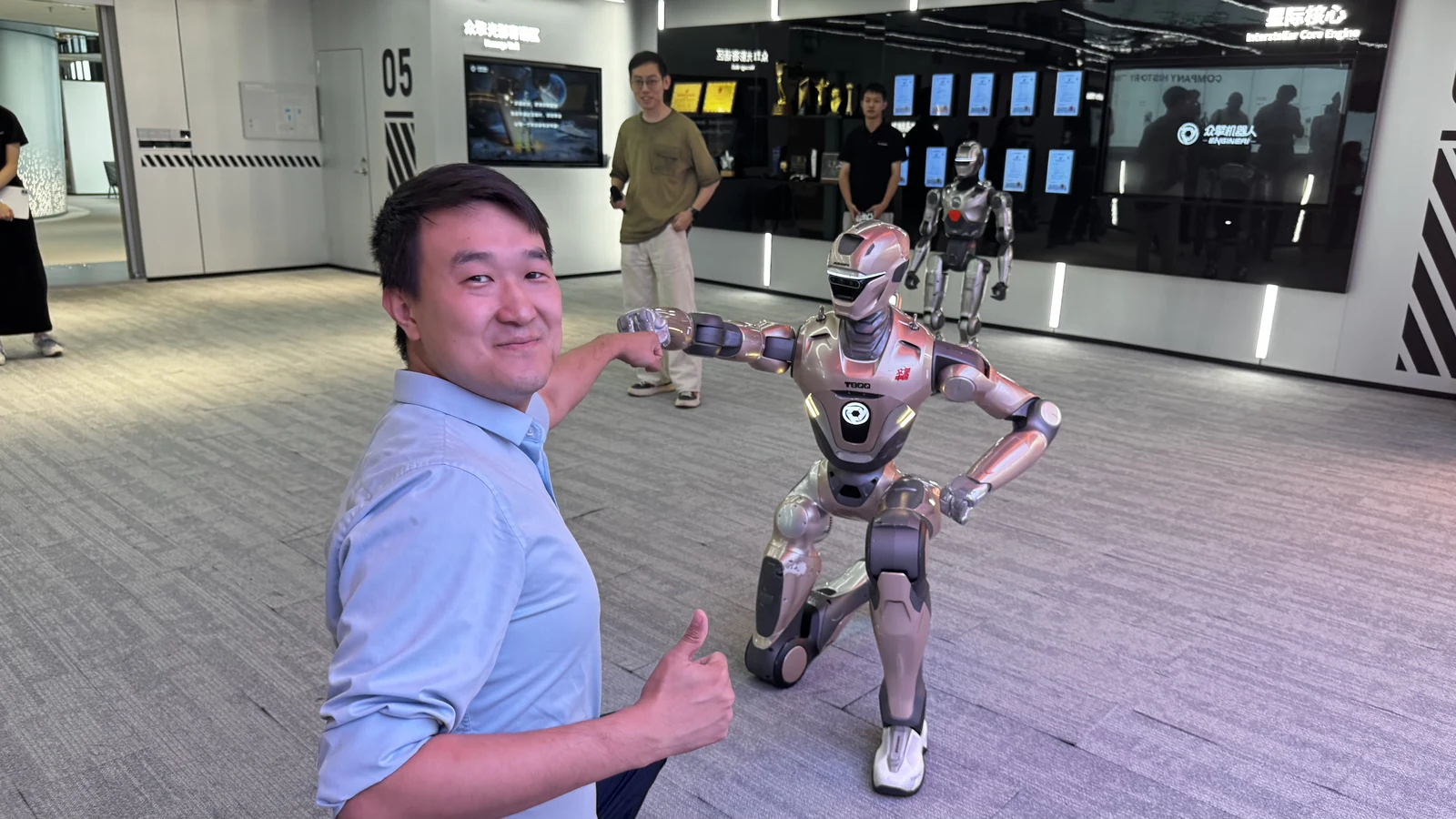众擎机器人交流