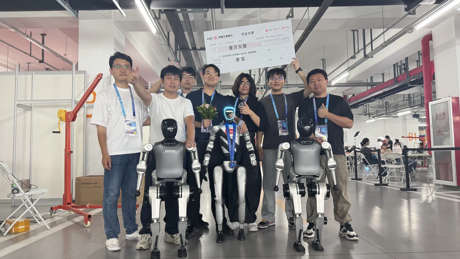 群舞季军团队合影
